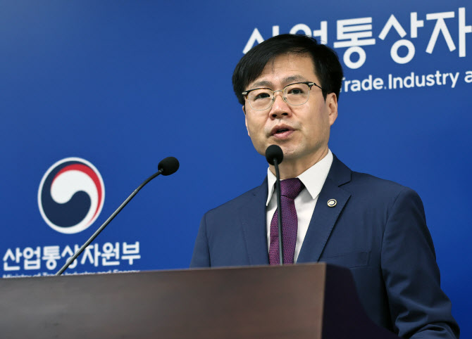 與 임미애 "촛불시위, 국민 설명 없이 협상 덜컥 진행한 탓"