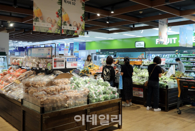 "배추를 이 가격에?" 이마트, 과일·채소 파격 할인
