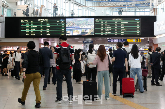 [포토] 폭우로 열차 지연