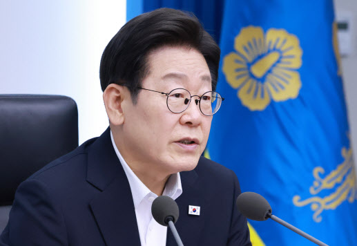 [속보] 이재명 대통령, 제헌절 휴일화 검토 지시