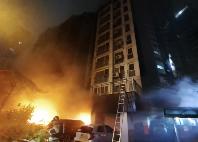 광명 아파트 화재 중상자 1명 사망…인명피해만 67명