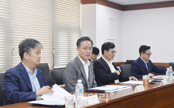 이형일 기재1차관, 공급망 조기경보체계 강화 방안 논의