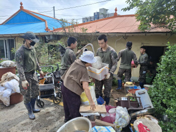 육군, 호우피해 지원에 2500여명 투입…'군사작전' 수준 대민지원