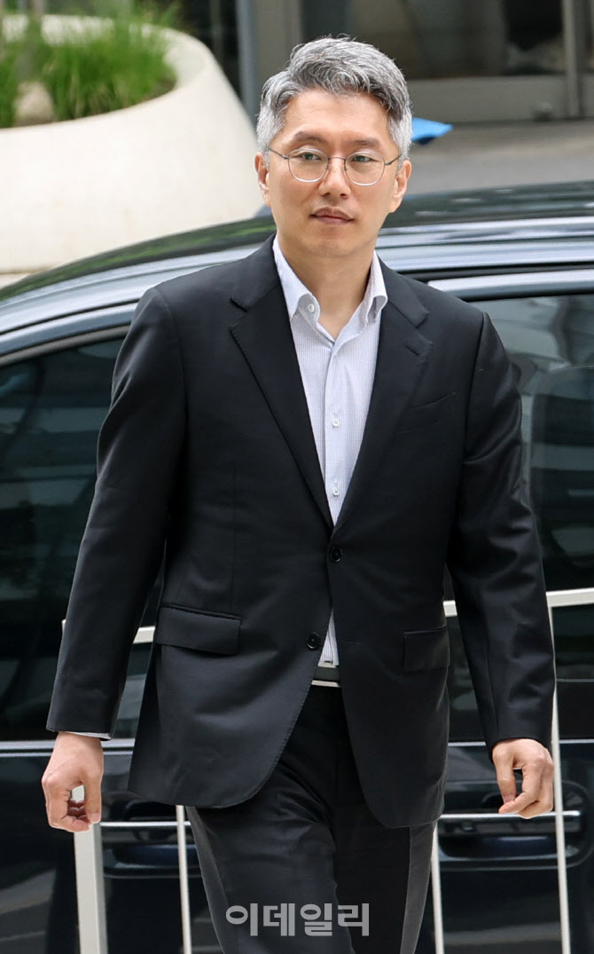 [포토]류긍선 카카오모빌리티 대표, 민중기 특검 출석