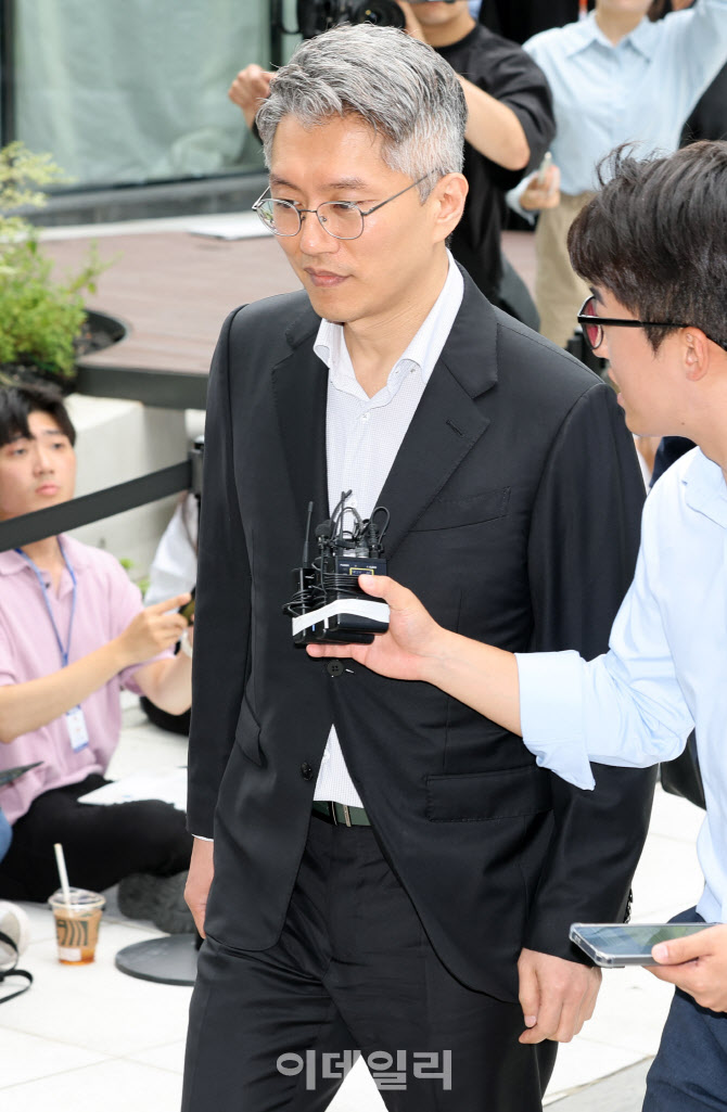 [포토]집사게이트 의혹, 특검에 출석하는 류긍선 대표