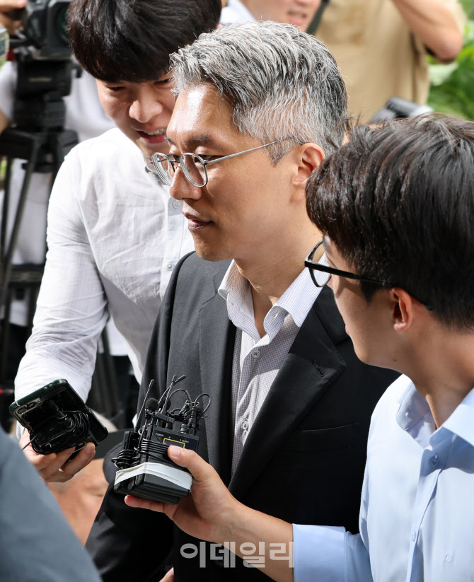 [포토]집사게이트 의혹, 민중기 특검에 출석하는 류긍선 대표