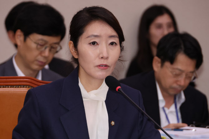 與김현정 “강선우, 전문성 문제 없어…갑질은 주관적 측면”