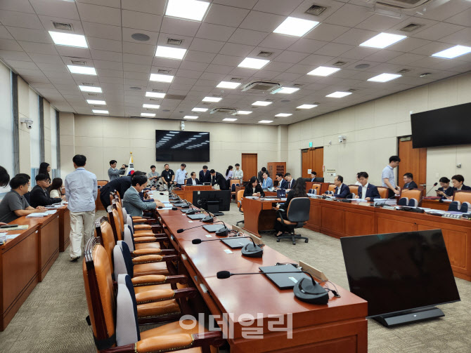 與野, 첨단전략산업기금 설치 합의…산업銀 통해 최대 100조원 지원