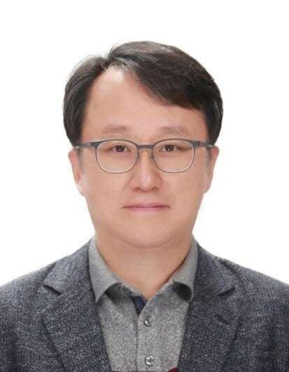 '찐명' 김영진 "'내란 옹호' 강준욱, 현재의 소신·입장 밝혀야"