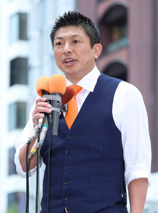 "태평양전쟁 영상 보며 통곡"…日선거 돌풍 일으킨 '참정당'의 정체