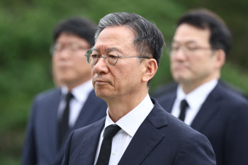 정성호 법무장관 취임…"인권보호하는 법무·검찰로 거듭"
