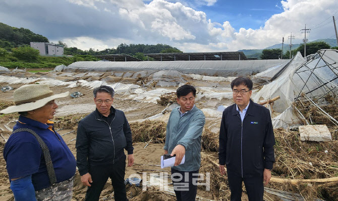 [포토] 가평 집중호우 피해 점검하는 박서홍 농업경제대표