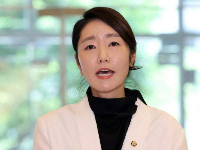 '갑질 의혹' 강선우, 여가부 장관 후보자 사퇴…"성찰하며 살겠다"