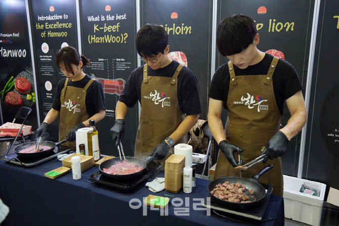 [포토] 한우자조금, 한우 채끝 스테이크 시식행사