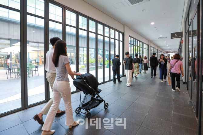 38도 폭염에도 매출 29%↑…현대아울렛, '하이브리드' 전략 통했다