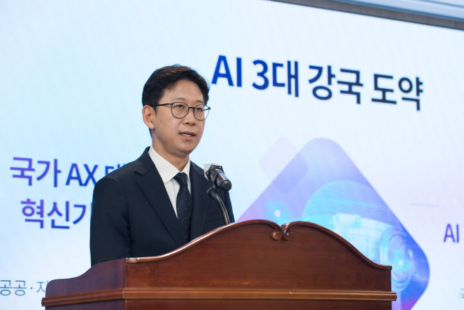 배경훈 장관, 네이버 각 세종 AI 데이터센터 찾아 현안 논의
