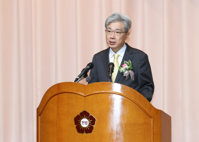 김상환 헌재소장 취임…"'믿고 승복하는 재판' 헌재 과제"