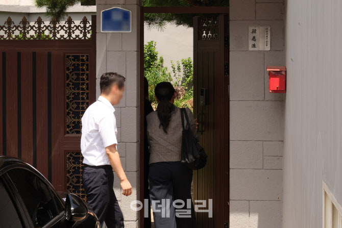 강제수사 속도 올리는 3특검…압수물 공유도 활발