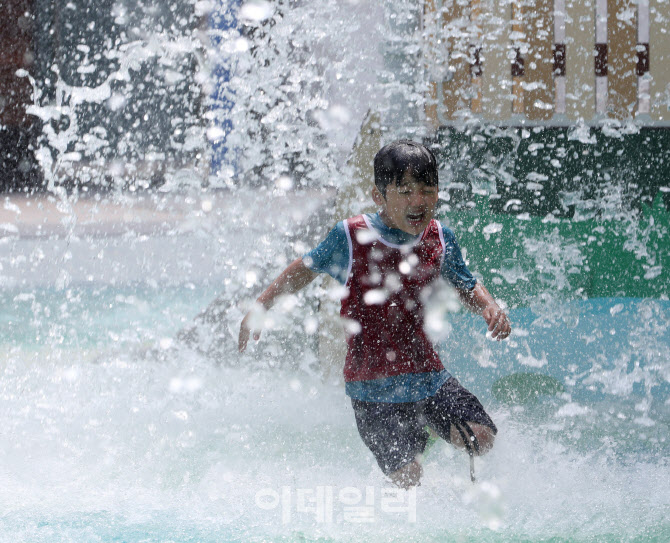 [포토] 물놀이가 즐거운 어린이