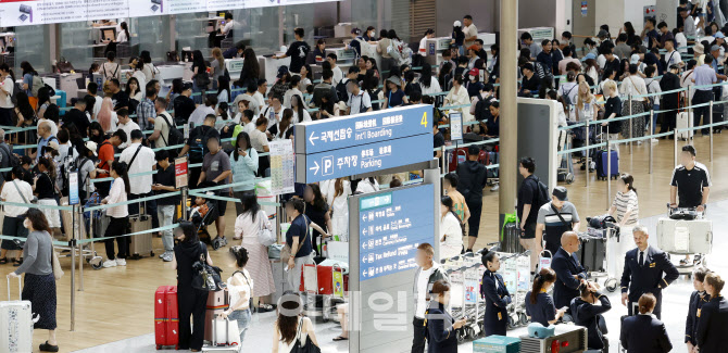 [포토]출국인파로 북적이는 인천공항