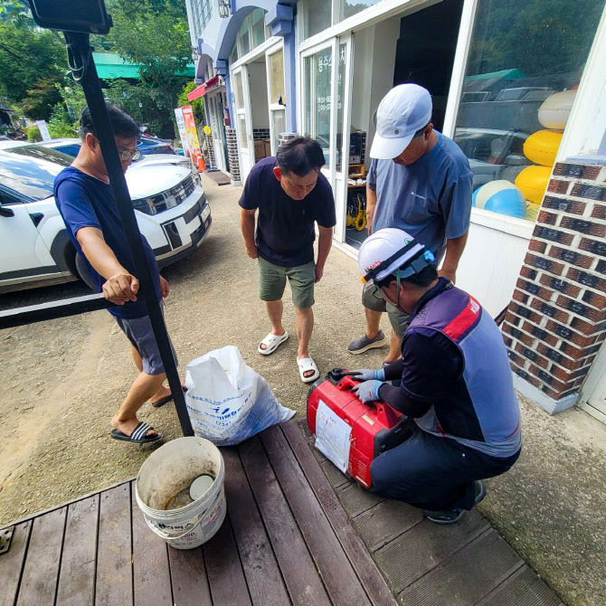 KT, 가평 수해지역에 이동형 발전차 긴급 투입