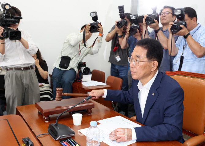 [포토]국회 환경노동위원회 소위원회 시작합니다