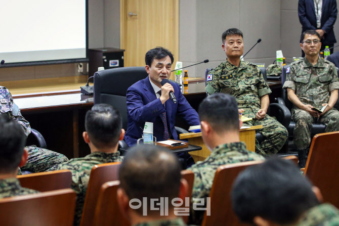 안규백 국방장관, 첫 현장점검…'계엄 동원' 3공수여단 찾아