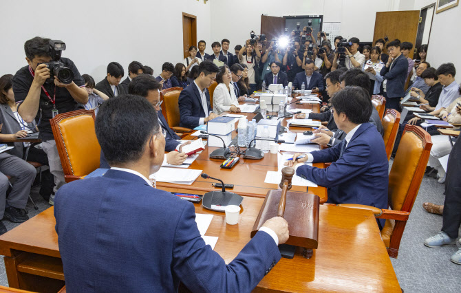 [속보]국회 환노위, 법안소위서 노란봉투법 의결