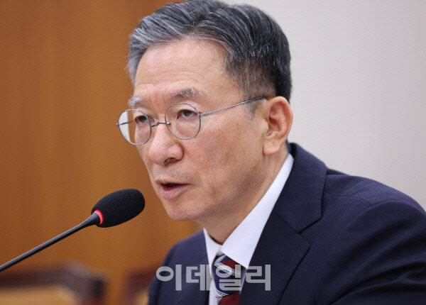 법무장관 "공무원 ‘직권남용’, 기업 ‘배임’ 수사 신중" 지시