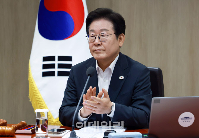[속보] 李대통령 “산재 상습 발생 기업, 대출·투자 등 경제적 제재해야”