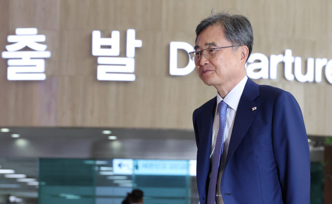 美보다 日 먼저 찾는 조현 "한일·한미일 관계 업그레이드 위해"