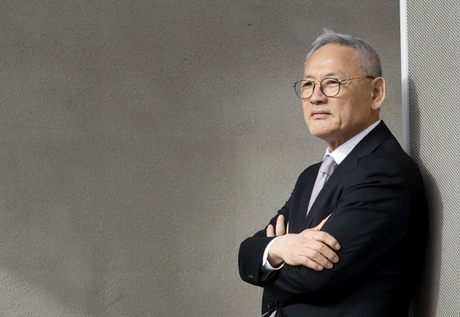 유인촌 문체부 장관 물러난다…30일 이임식