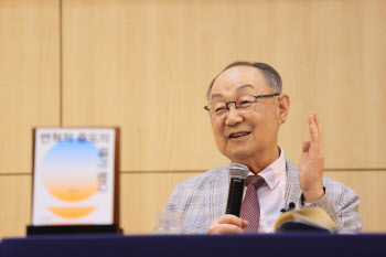 "'빛의 혁명'으로 새 시대 연 지금, '변혁적 중도' 고민해야"