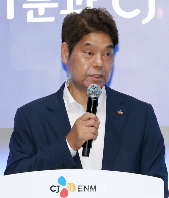 [포토]인사말하는 허민회 CJ 경영지원대표