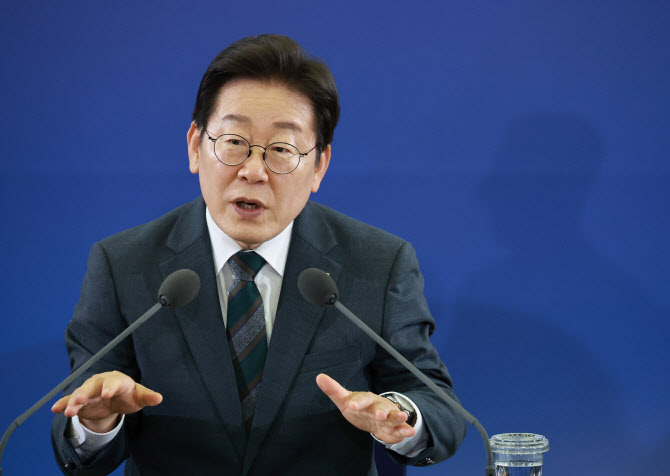 李정부 `어르신 스포츠 상품권` 70만 장 푼다…2차 추경 투입