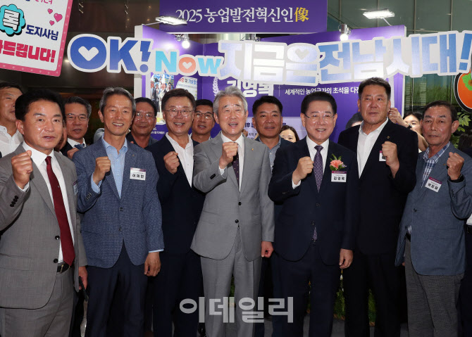 [포토] 김영록 전남도지사 축하하는 강호동 농협회장