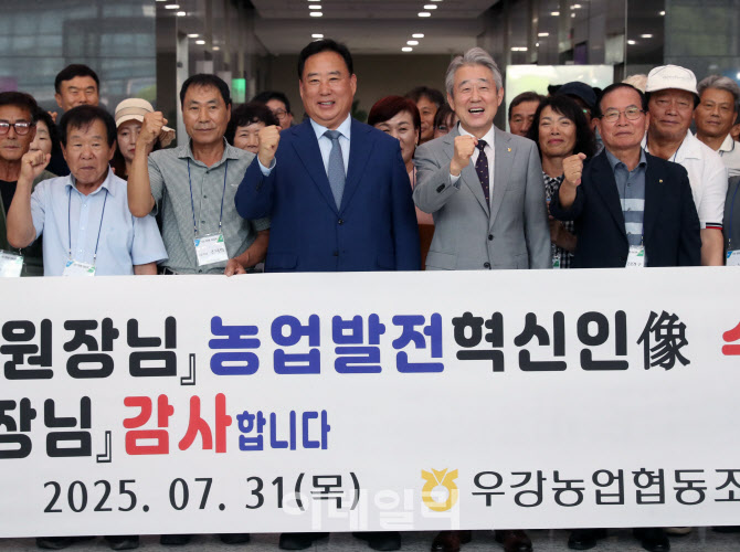 [포토] 어기구 의원, 농업발전혁신인상