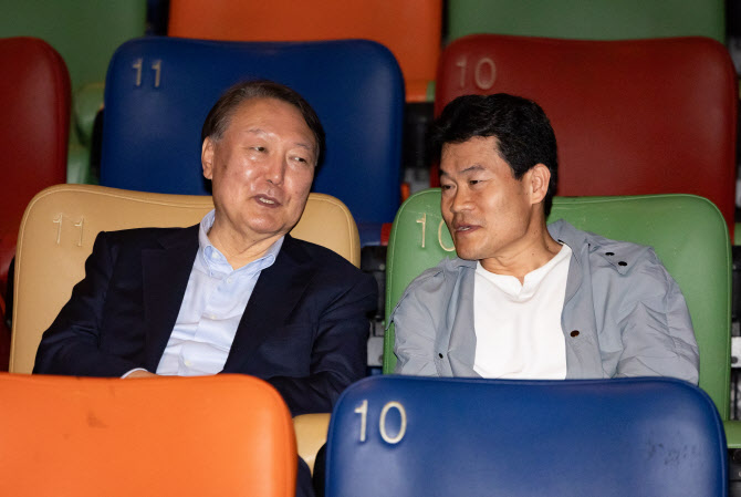 전대 개막에 멈춘 혁신…입김 세지는 전한길