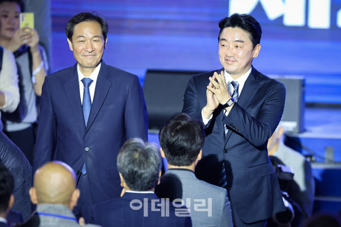 [포토]더불어민주당 제2차 임시전국당원대회 참석한 강훈식-우상호