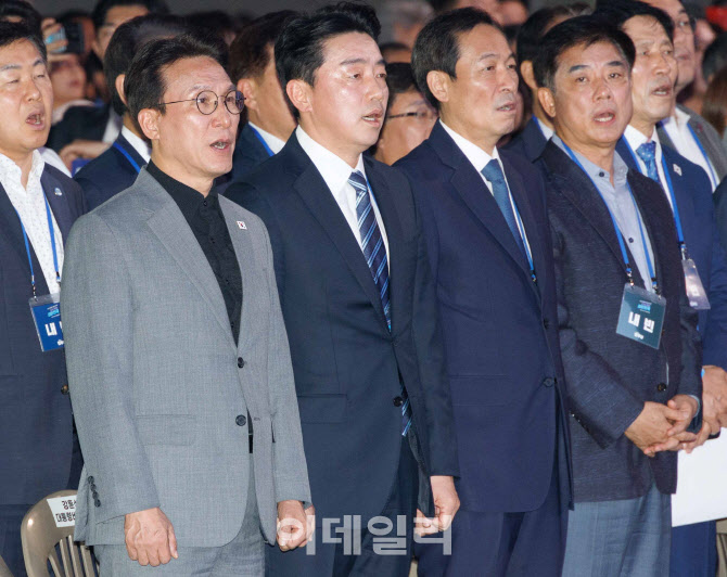 [포토]더불어민주당 제2차 임시전국당원대회 찾은 김민석 총리-강훈식 실장-우상호 수석-김병욱 비서관