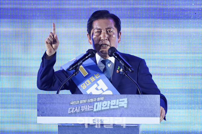 민주당 신임 당대표에 '강성 친명' 정청래…득표율 61%(상보)