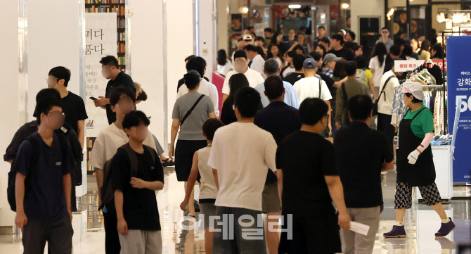 [포토]폭염 속 주말 쇼핑몰 '북적'
