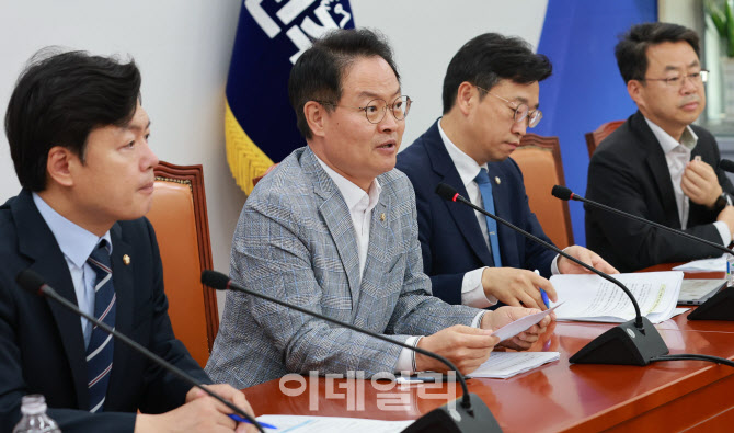 與 "노란봉투법이 국제기준…파업조장법? 野 새빨간 거짓말"