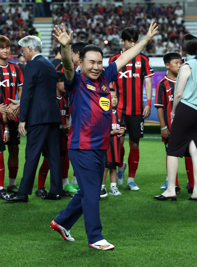 ‘30살’ BBQ가 가는 길…‘윤홍근式’ 스포츠 마케팅에 ‘답’ 있다