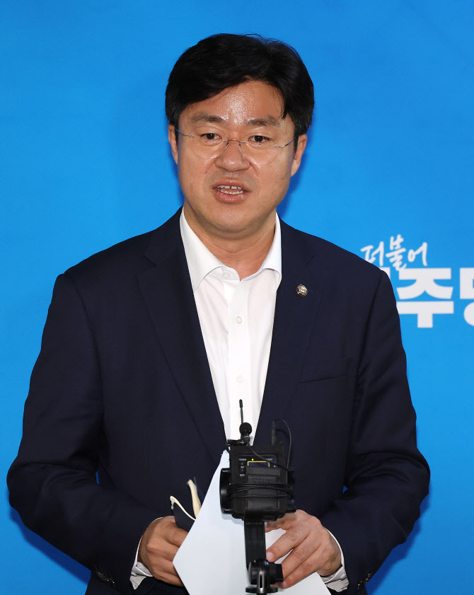 與 박상혁 "대주주 기준 강화, 세부설계 세심하지 못해 혼란"