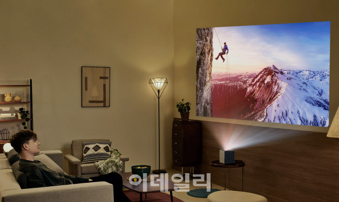 LG전자, 프로젝터 ‘LG 시네빔 쇼츠’ 출시…초단초점 기술