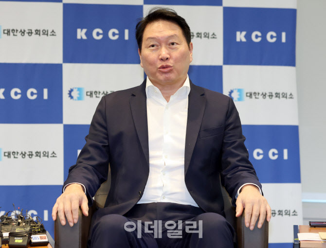 [포토]김정관 산업통상자원부 장관 만난 최태원 회장