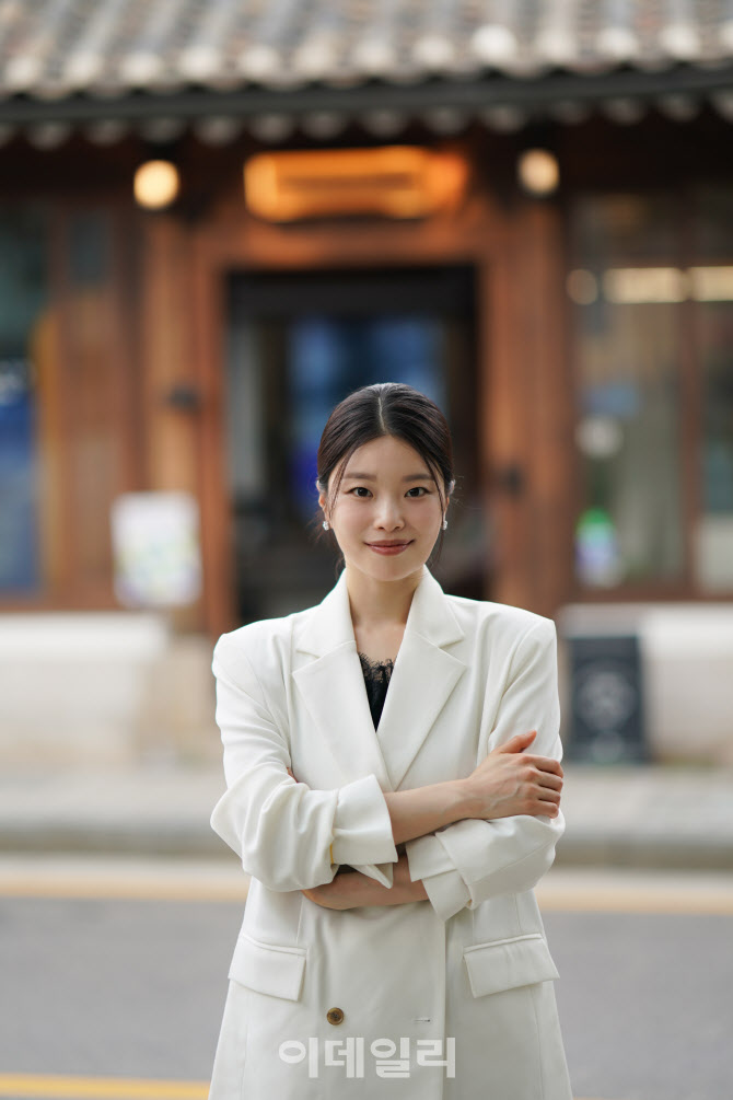 英무대 다시 서는 김수하 “태극기 두른 마음, K리듬 선보일 것”