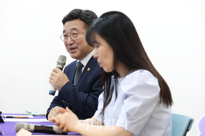 [포토]윤호중 행안부 장관  별들의 집 방문해 유가족 위로