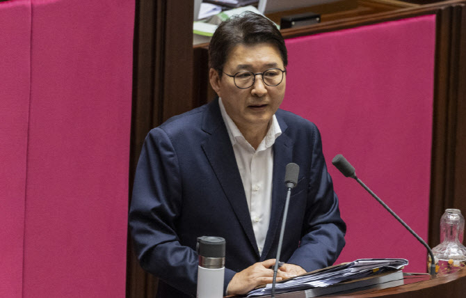 신동욱 “전한길 주장, 맞는 것들도 많다”…박정훈 “궤변”